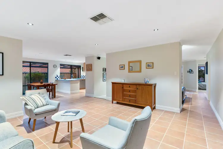 12 Robertson Court, Kingsley WA 6026