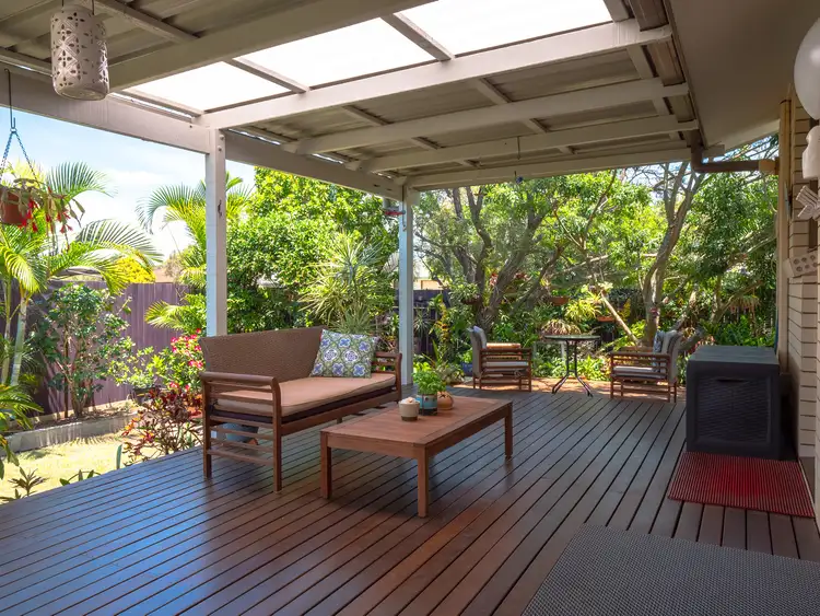 1 Maureen Court, Point Vernon QLD 4655