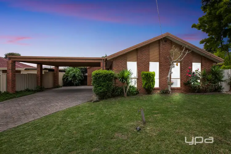 13 Gryphon Walk, Kings Park VIC 3021