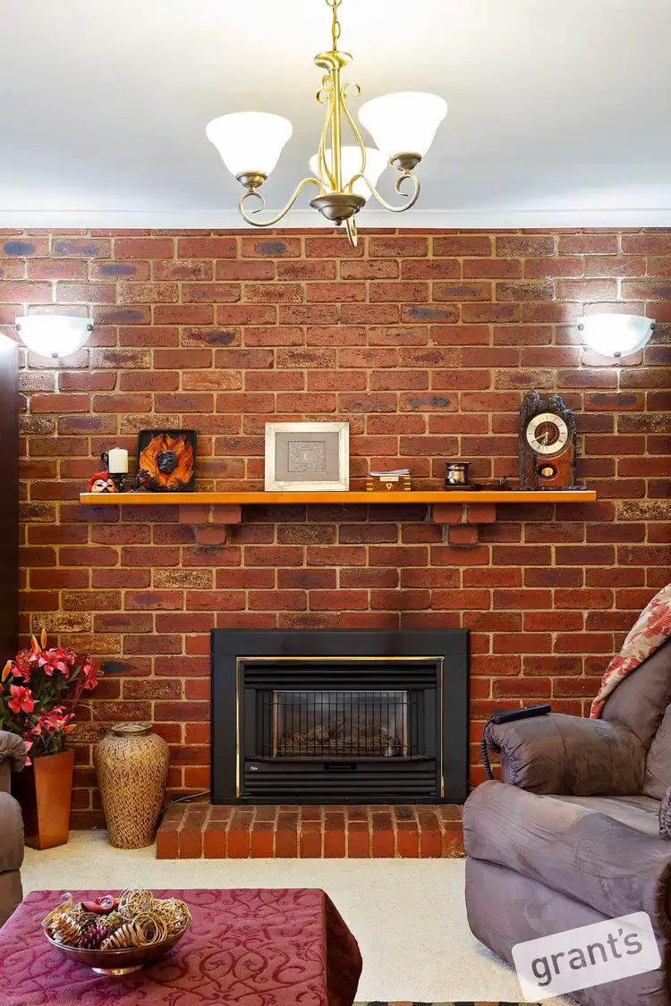 Fifth view of Homely house listing, 2 Kate Court, Pakenham VIC 3810