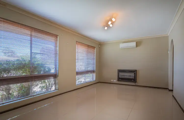 Seventh view of Homely house listing, 4 Cressida Way, Camillo WA 6111