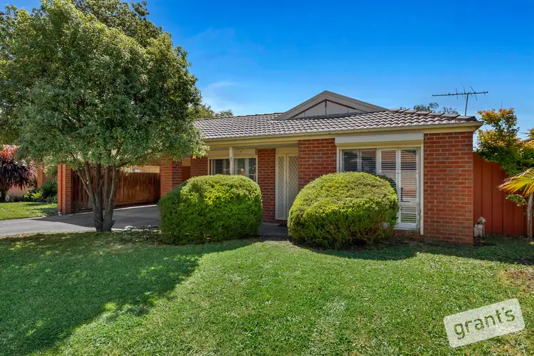 11 Essex Court, Cranbourne East VIC 3977