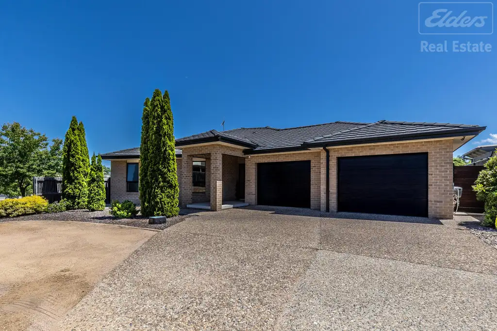 Main view of Homely house listing, 17 Donoghoe Crescent, Queanbeyan East NSW 2620
