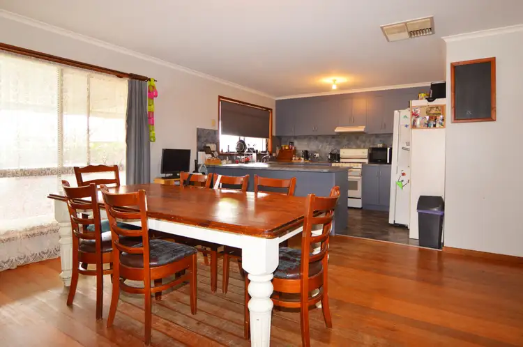 Fifth view of Homely house listing, 723 Woomera Avenue, Red Cliffs VIC 3496