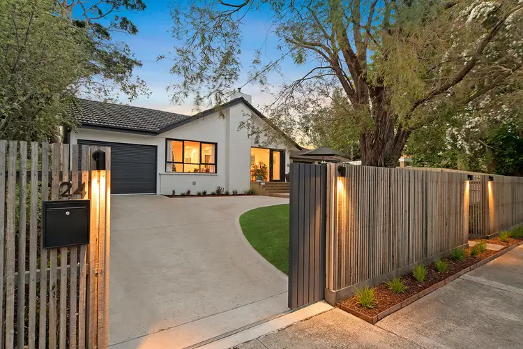 24 Stradbroke Avenue, Frankston South VIC 3199