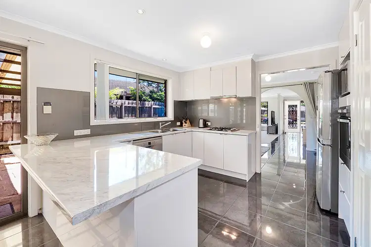 10 Clairmont Avenue, Cranbourne VIC 3977