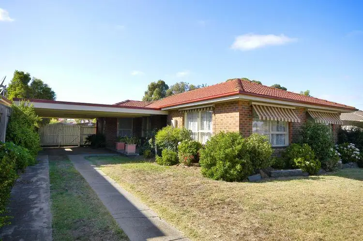 6 Buckland Crescent