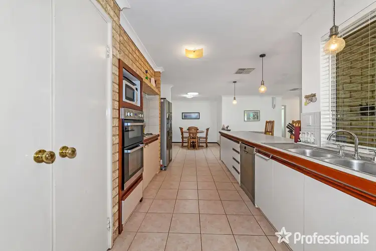 Fifth view of Homely house listing, 8 Springfield Court, Warnbro WA 6169