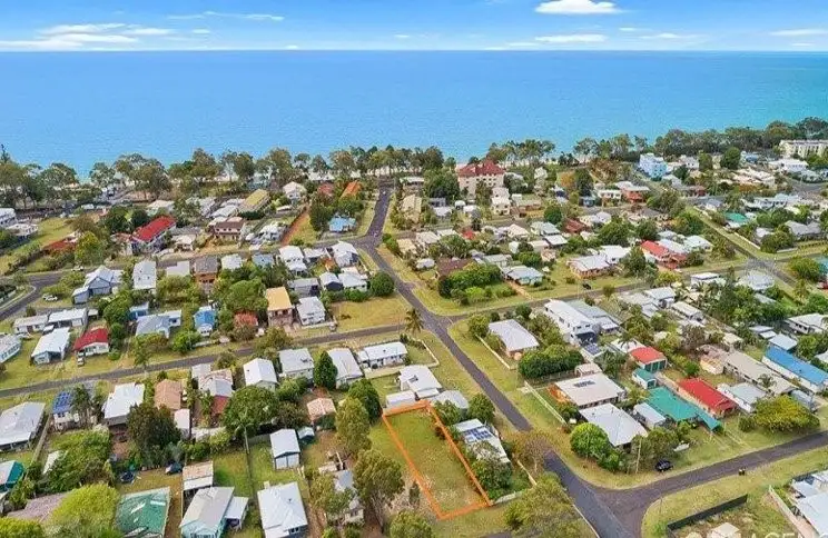 8 VIEW STREET, Torquay QLD 4655