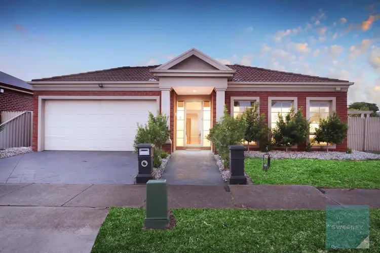 24 Sharrock Close, Caroline Springs VIC 3023