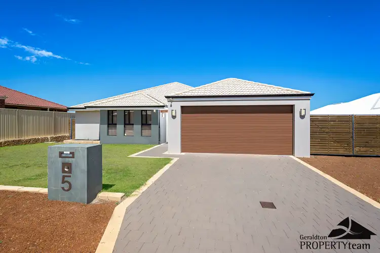 5 Doreen Pass, Wandina WA 6530