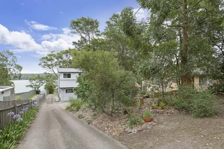 19 Coal Point Road, Coal Point NSW 2283