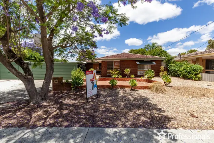 Second view of Homely house listing, 15 Harlow Court, Camillo WA 6111