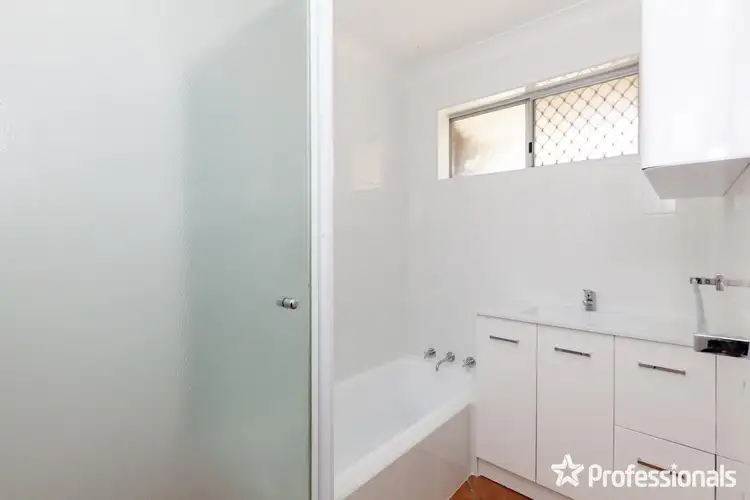 Sixth view of Homely house listing, 15 Harlow Court, Camillo WA 6111