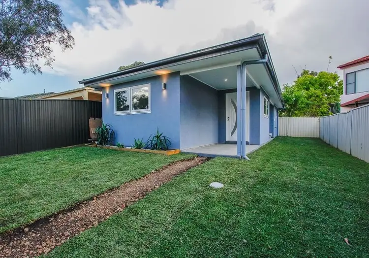 1A Quamby Court, Wattle Grove NSW 2173