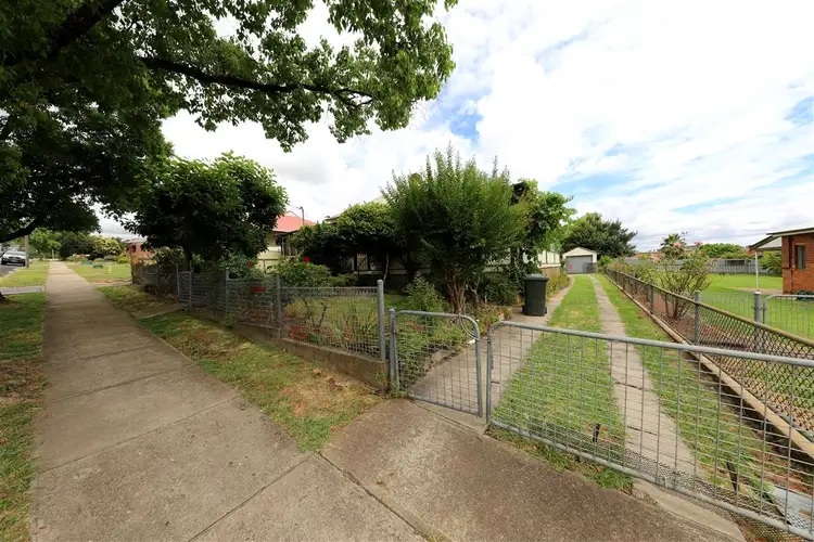 37 Richmond Street, Tumut NSW 2720