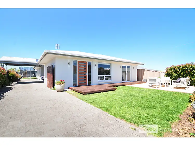12 Lord Syleham Street, Robe SA 5276
