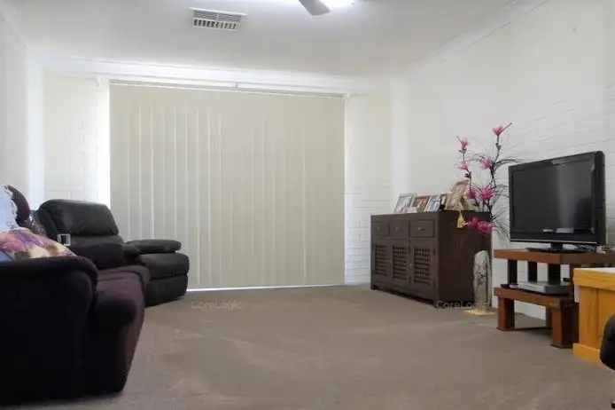 Fifth view of Homely semi-detached listing, 35B Central Road, Wonthella WA 6530