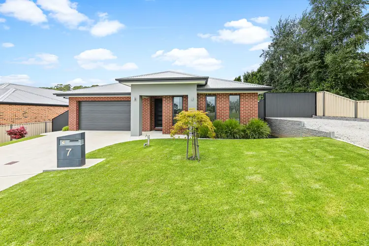 7 MINERAL COURT, Drouin VIC 3818