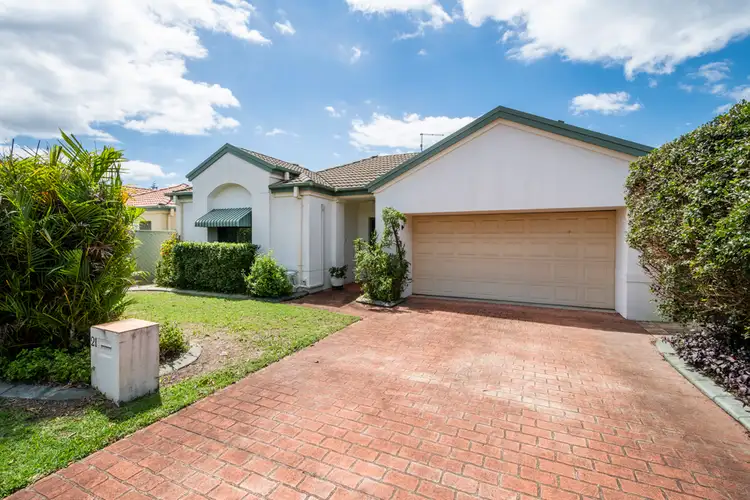 21 BEACHSIDE WAY, Yamba NSW 2464