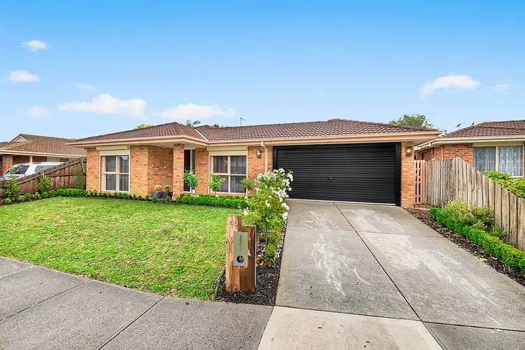 40 Frances Crescent, Cranbourne North VIC 3977