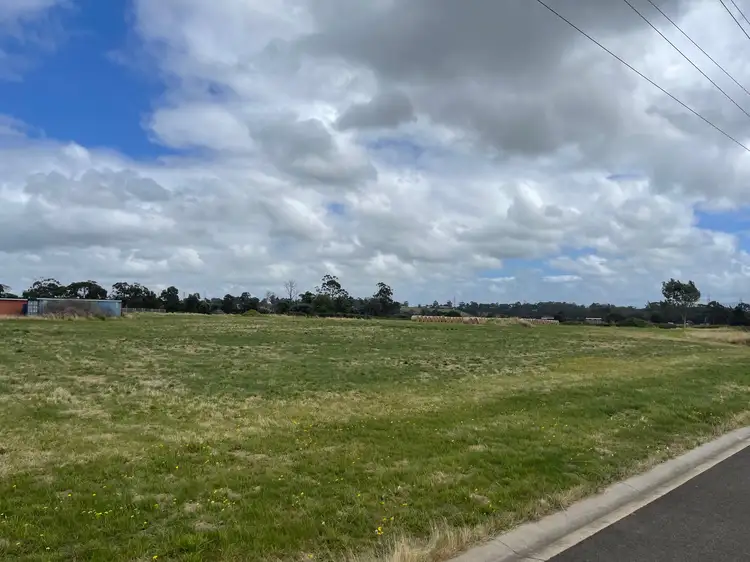 6 Rooney Drive, Moe VIC 3825
