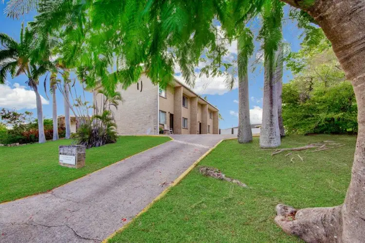 2/37 J HICKEY AVENUE, Clinton QLD 4680
