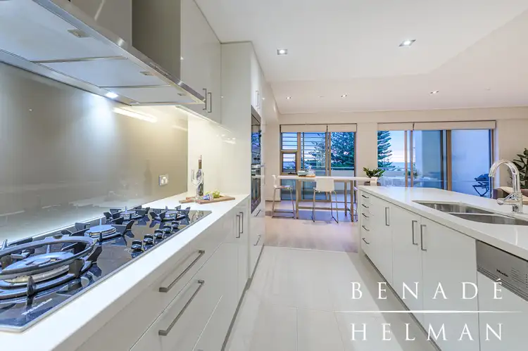 1/2 Brighton Road, Scarborough WA 6019
