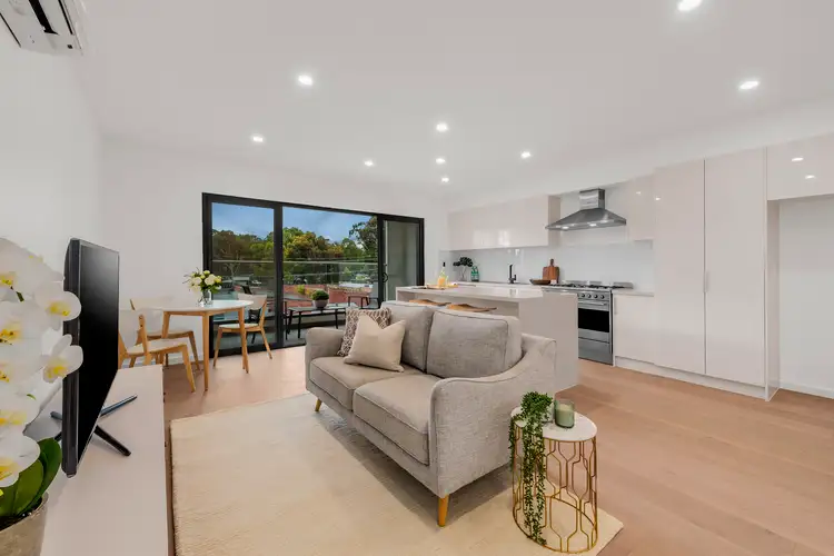 Third view of Homely townhouse listing, 2/94 Erskine Road, Macleod VIC 3085