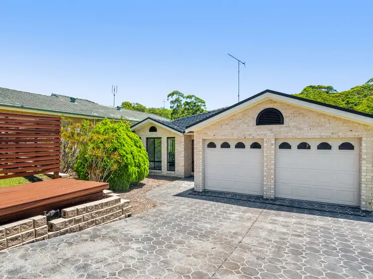 42 Robinia Parade