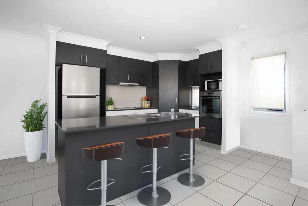 Main view of Homely unit listing, 2/37 Makybe Diva Drive, Ooralea QLD 4740