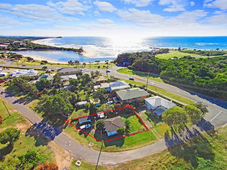 2 Young Street, Hastings Point NSW 2489