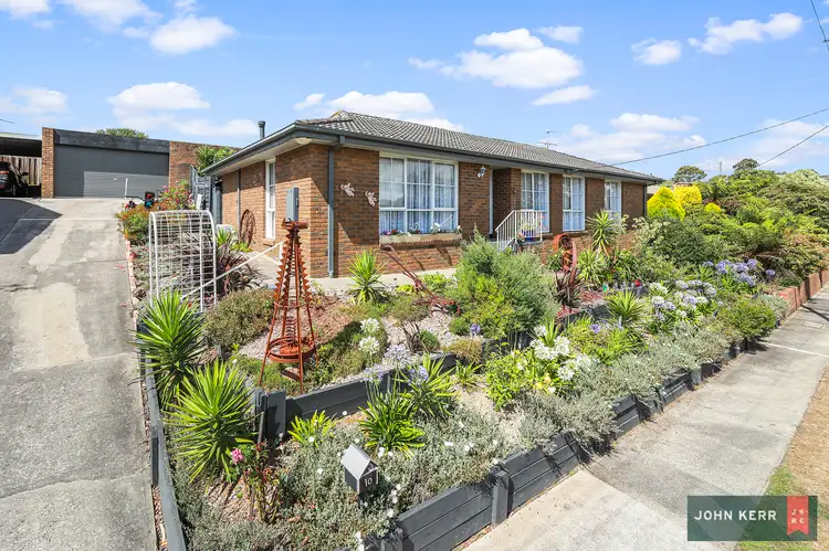 10 Smallburn Avenue, Newborough VIC 3825
