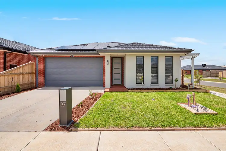 37 Cherokee Parade, Clyde VIC 3978