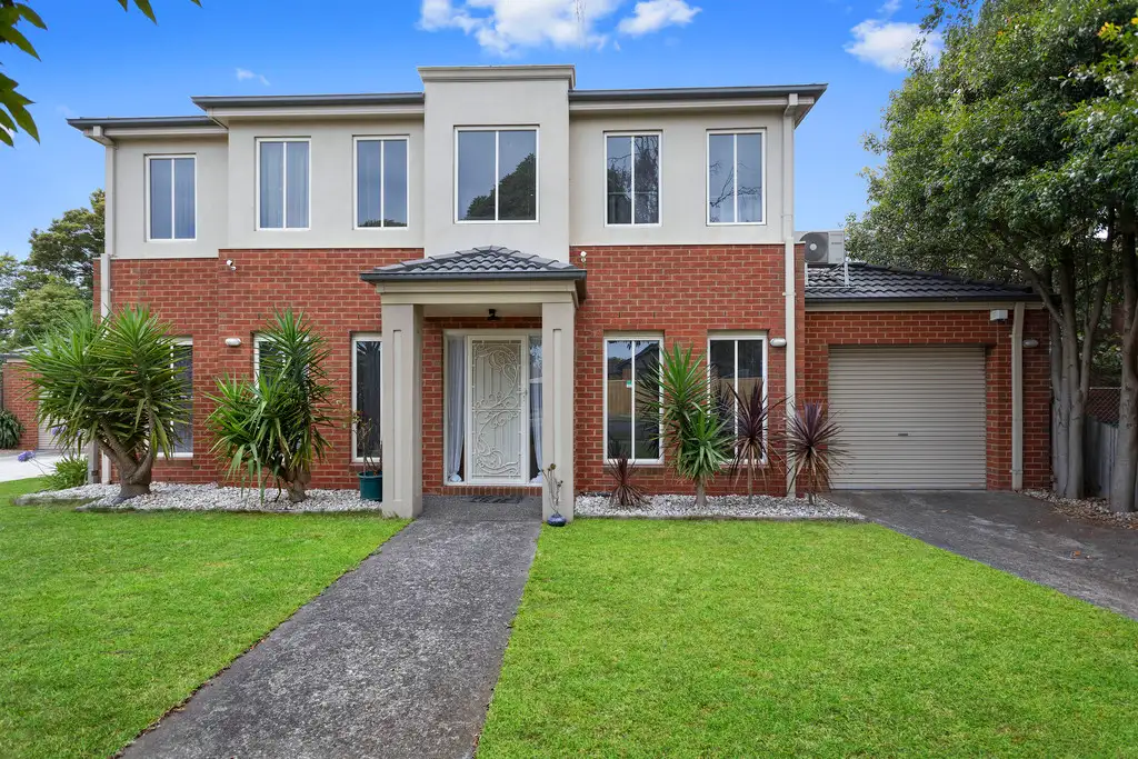 Main view of Homely townhouse listing, 1/13 Gairloch Drive, Frankston VIC 3199