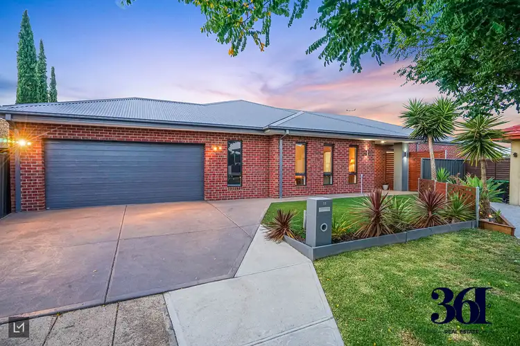 11 Whyalla Place, Burnside VIC 3023