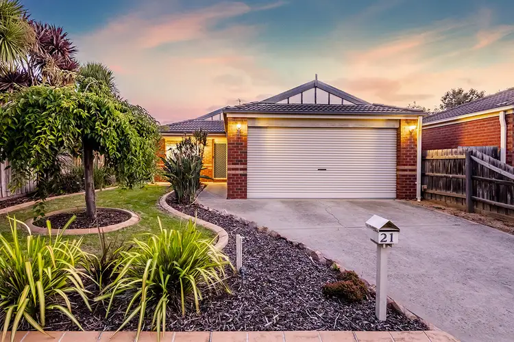 21 Bellbrae Crescent, Cranbourne West VIC 3977