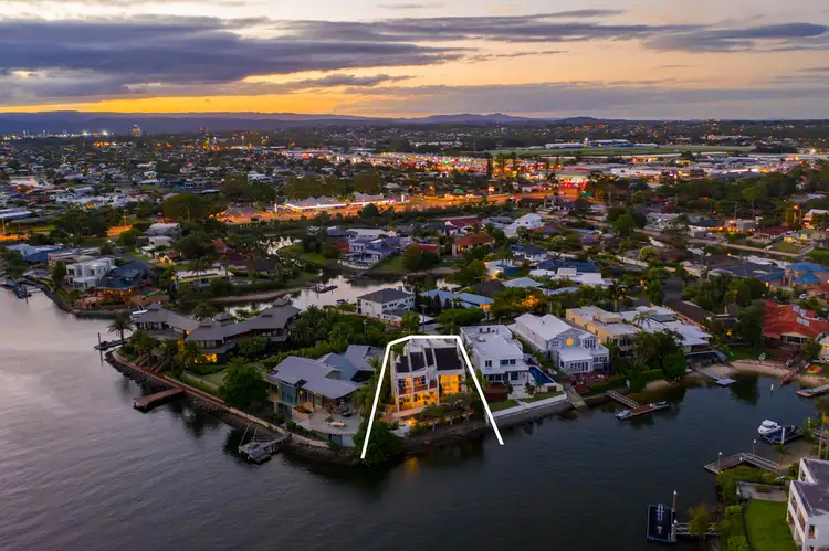 4 La Scala Court, Isle Of Capri QLD 4217