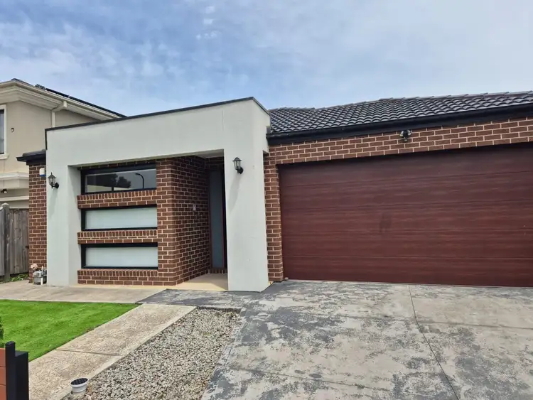 8 Hixon Way, Mickleham VIC 3064