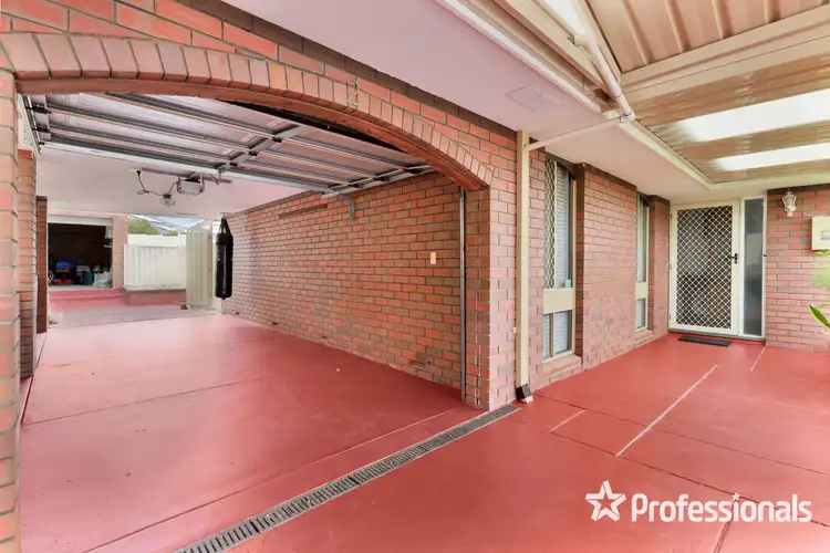 Fifth view of Homely house listing, 2 Jardine Court, Thornlie WA 6108