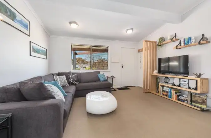 16 Dumbleton Street