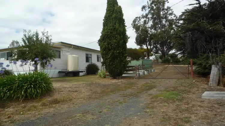 3227 Lyell Highway