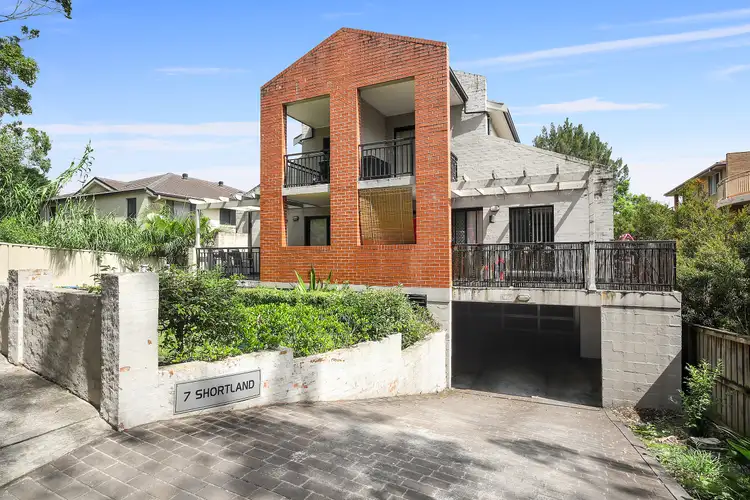 4/7 Shortland Street, Point Frederick NSW 2250