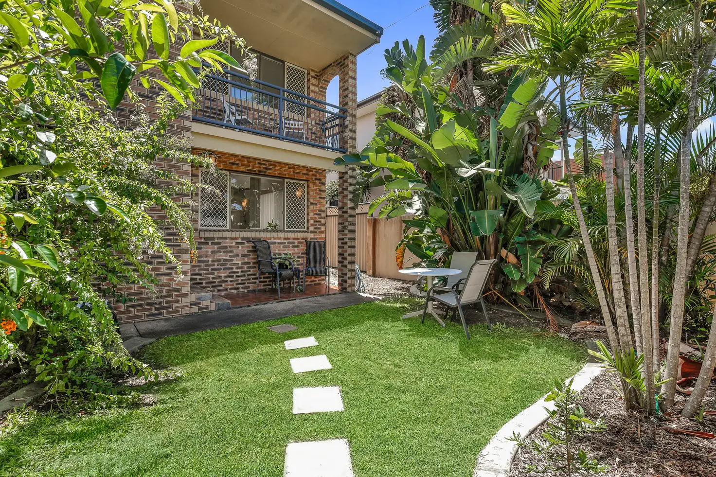 Main view of Homely townhouse listing, 2/23 Donald Avenue, Paradise Point QLD 4216