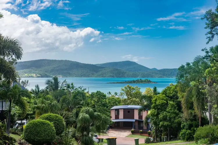 9 Gregory Court, Cannonvale QLD 4802