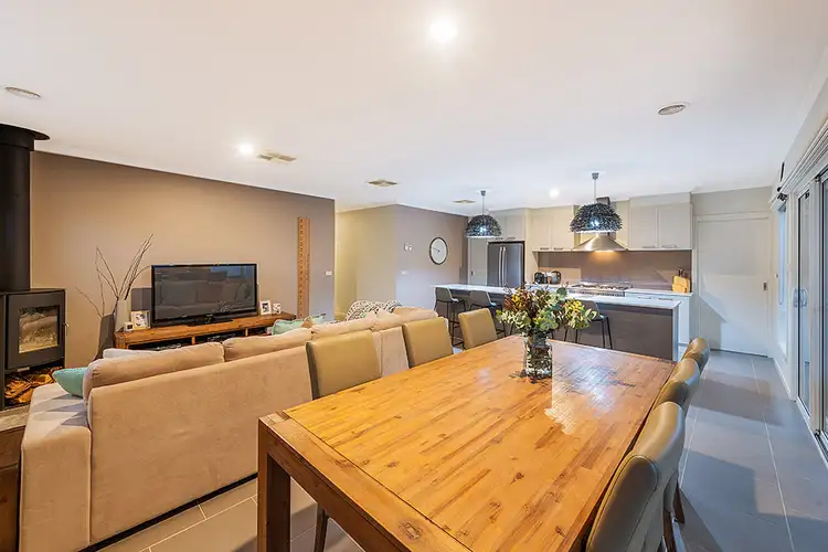 Fifth view of Homely house listing, 2 Bradshaw Way, Cranbourne East VIC 3977