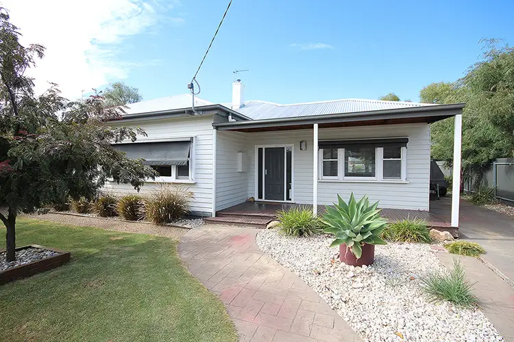 11 Sunnyside Avenue, Horsham VIC 3400