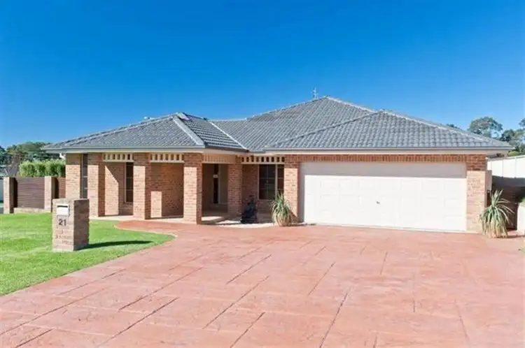 21 Carrington Park Drive, Nowra NSW 2541