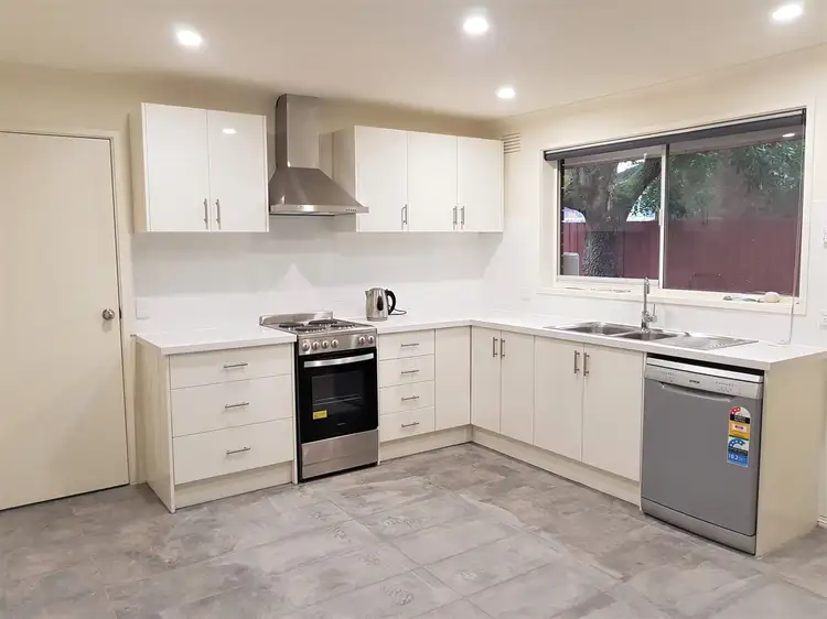 5 Friar Place,, Melton West VIC 3337