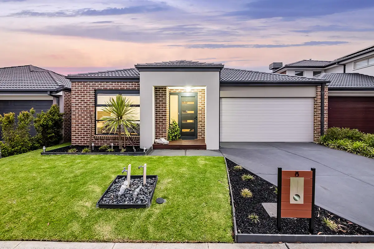 Main view of Homely house listing, 8 Elodea Way, Cranbourne North VIC 3977